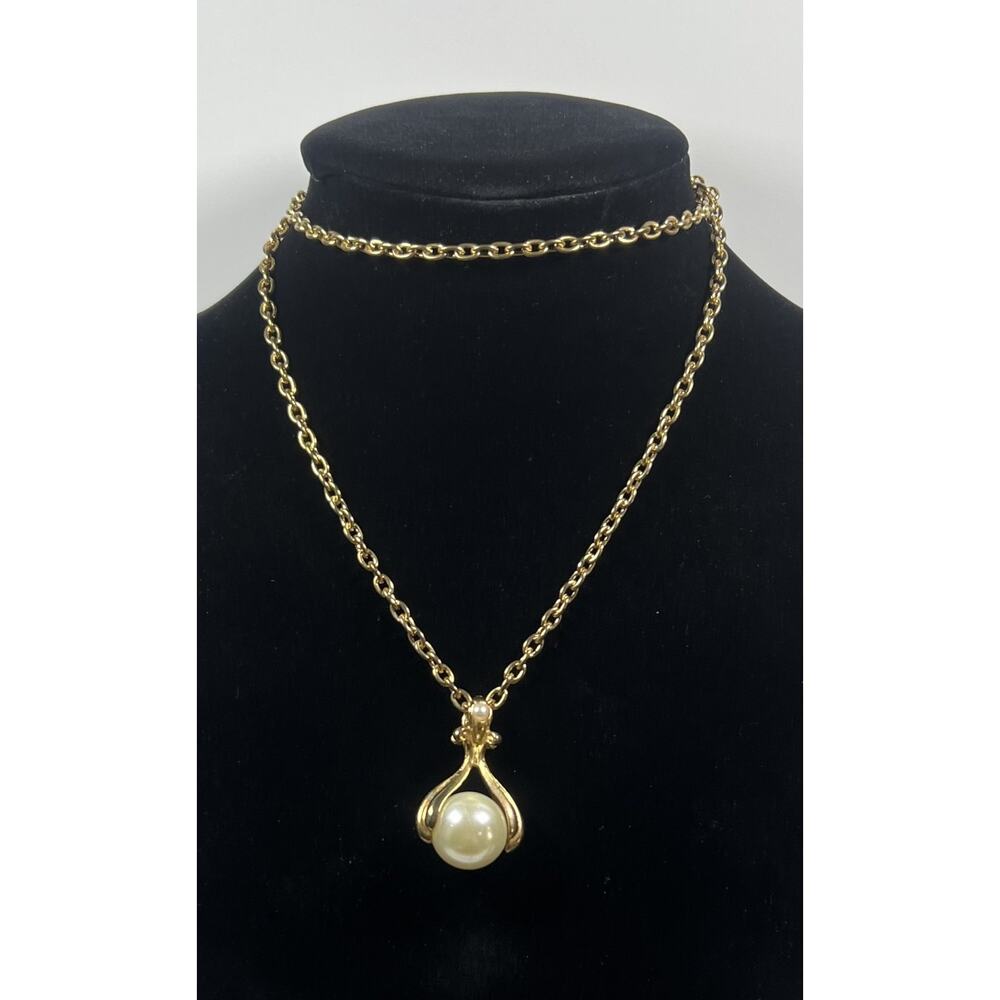 Vintage Bold Gold Tone Large Faux Pearl Claw Pendant Statement Costume Necklace
